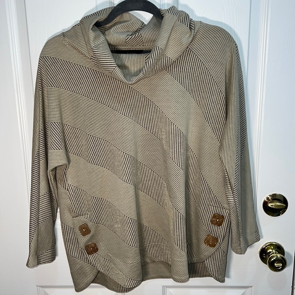 Ali Miles turtleneck, size small